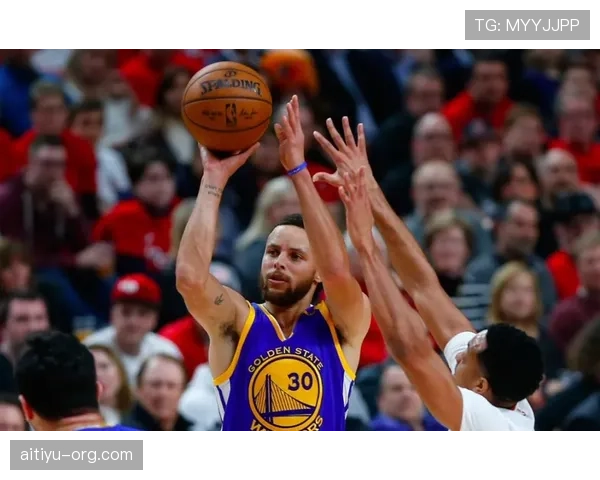 伊涅斯塔回撤接应如何重塑角色并撕裂防线：解析其战术转型与比赛影响力