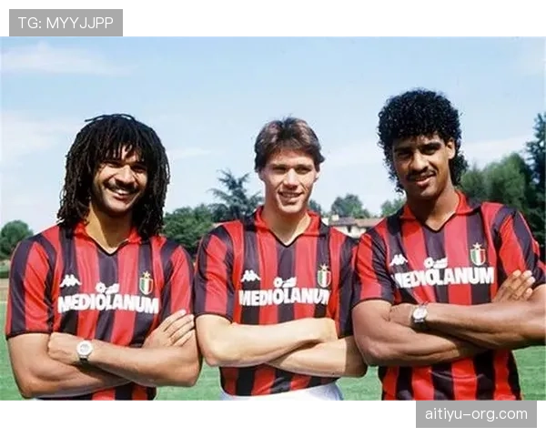 克鲁伊夫回撤接应如何撕开防线并主导进攻组织？